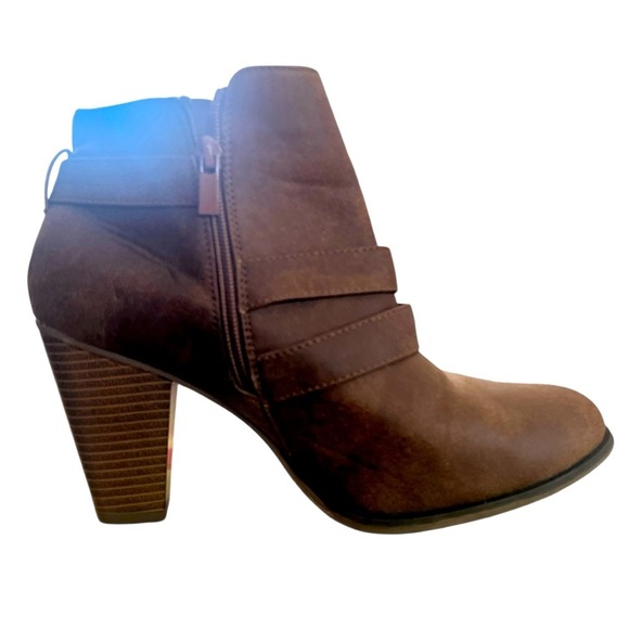 Forever 21 Brown Heeled Boots with Buckle Straps - Picture 3 of 4